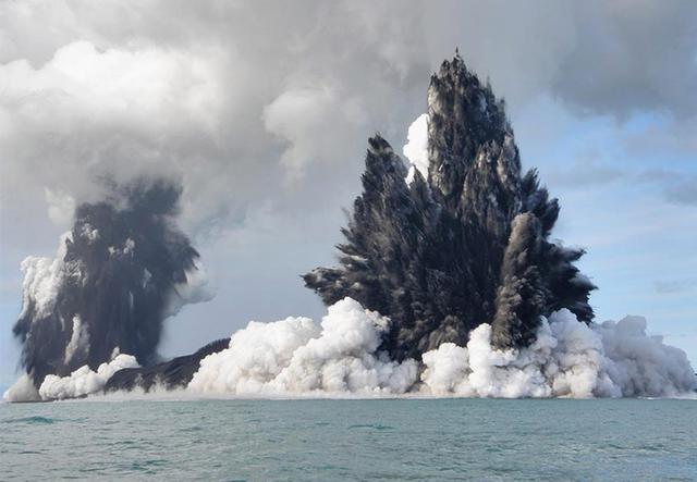 世界第一大火山，沉睡在日本东边，比第二名大了60倍，黄石弱爆了