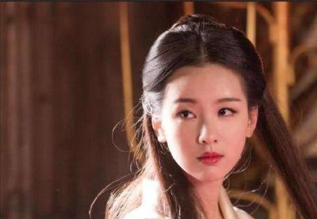 陈都灵新戏出演天下第一美,一袭白衣清灵如烟