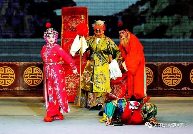 绵竹剑南老街集年画茶酒和川剧文化于一体,可惜运作不当人气欠佳