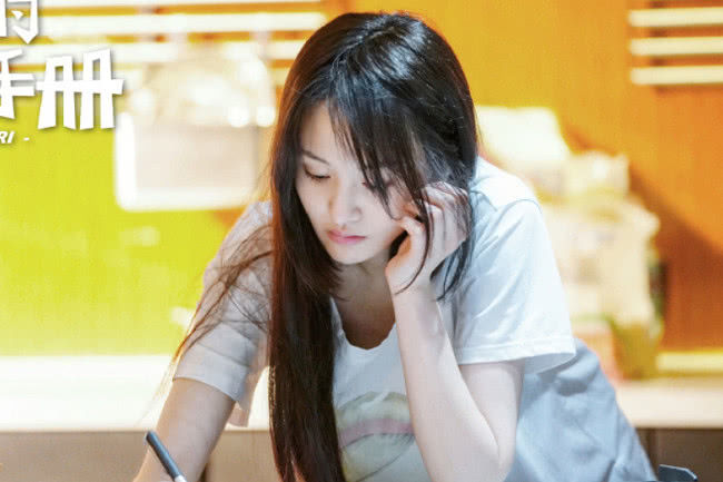 郑爽和赵丽颖新剧同天上线,热搜体质输了?收视