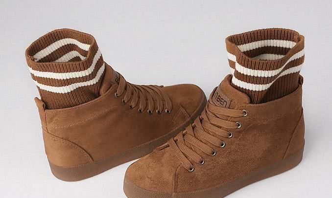 冬天还穿帆布小白鞋,网红袜子鞋!学生党怕冷,加