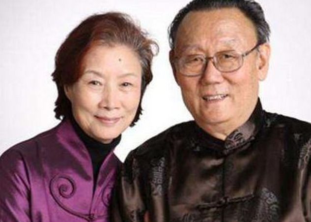 她是知名"老戏骨,儿子是导演娶知名演员,女儿是国人的骄傲