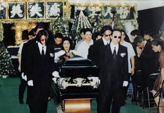 悲痛的记忆：1993年黄家驹葬礼照片