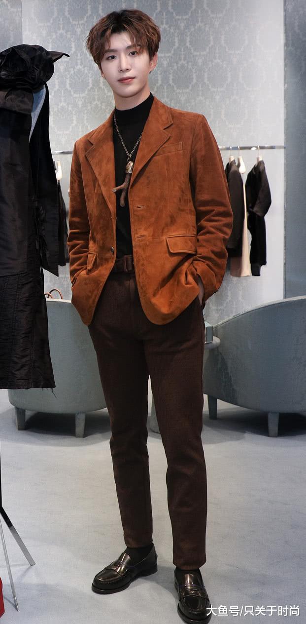 范丞丞换上“海草发型”颜值不减,却为何连真的树枝都拿来当饰品