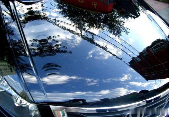 汽车漆面如何保养才能光滑如新，汽车美容店职员不小心说漏了嘴！