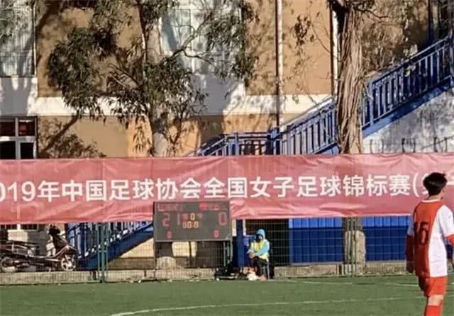 中国足坛又出乱子!继传男足花钱进国家队后,女