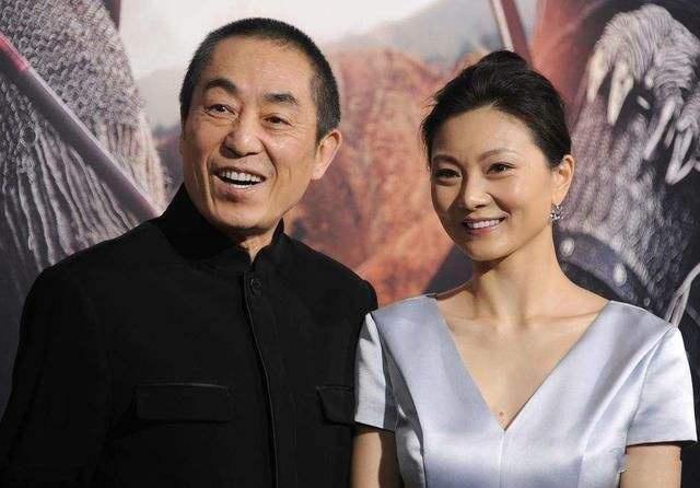 张艺谋妻子晒照为次子庆生,小女儿调皮出镜,兄妹两人长得像爸爸