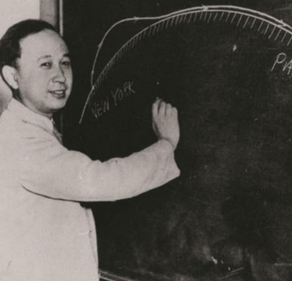 中国两大物理教父：杨振宁和钱学森，论实力谁能更胜一筹？