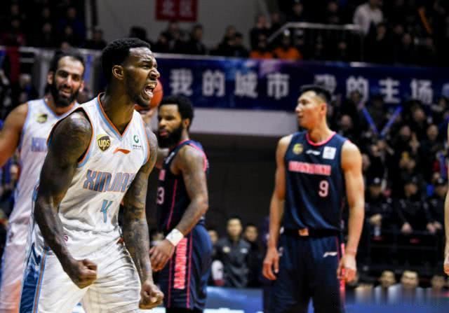 是新疆队的亚当斯击败了广东男篮吗?苏伟登场