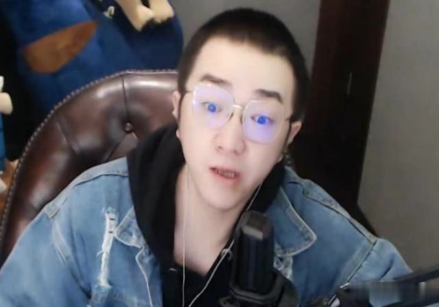 老毕嘲讽YY邀请明星牌面不如摩登兄弟！老李回怼：谁也别好过！