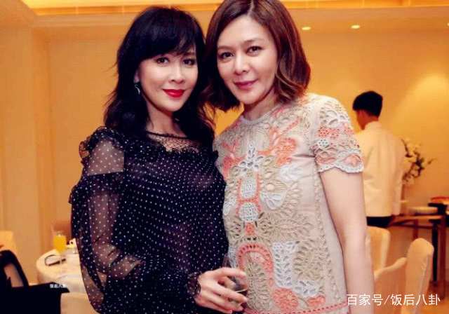 相较之下,关之琳和范姜那边玩得就比较嗨了.