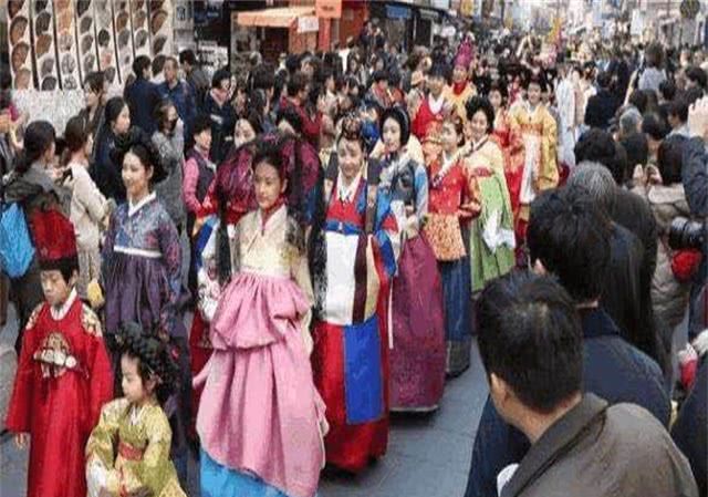 中国游客到国外旅游看到这几个中文标语,立马