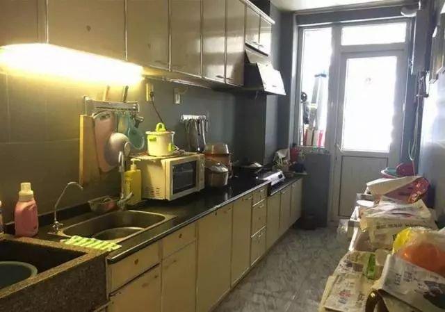 拥挤的房间图片