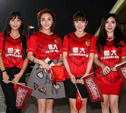 最低调的国脚 妻子长得漂亮喜欢健身而且学历是国足太太团中最高