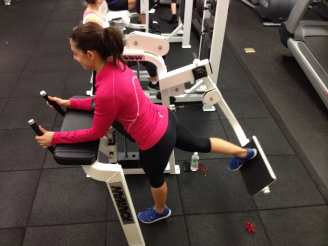 想要练出霸王腿,哪些器械动作才是训练中的王