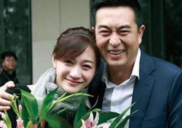 张嘉译抱过的女星,抱秦海璐手不老实,最后一张