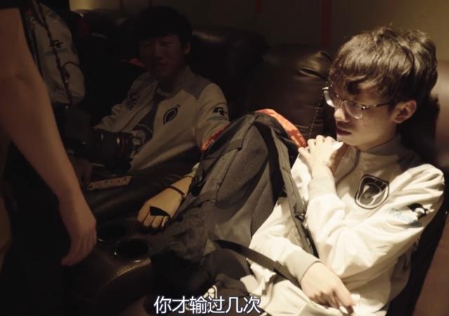 theshy回头看宁王图片,theshy上台回头看宁王 ig夺冠全程纪录片,宁王两段话引人泪目,theshy:我吃蓝