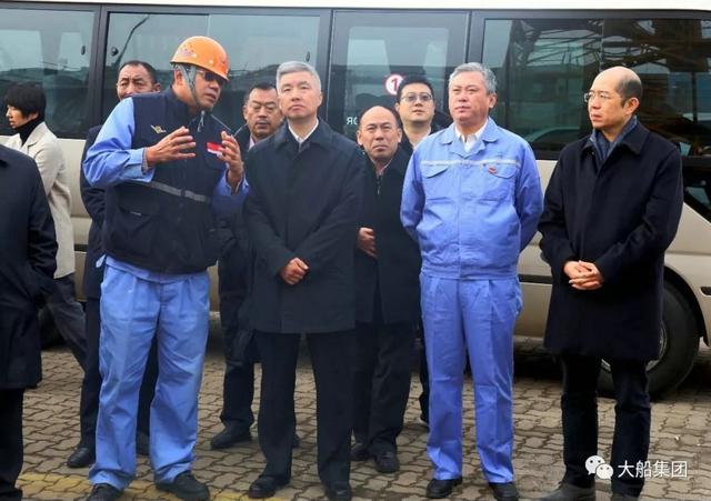 首艘055命名拉萨号看来没跑了,"娘家人"都来探亲了