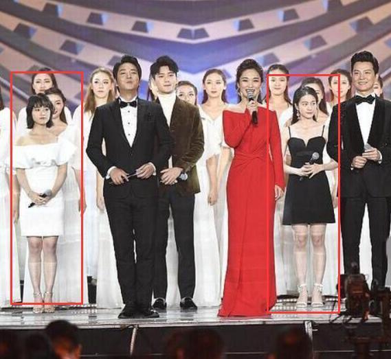 160和165身高差图片,168和165身高对照图 165cm,而沈月的官方身高是160cm,由上图可以看出两人穿着差不多高度的