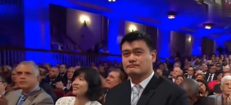 有十四亿人的支持,姚明进名人堂理所应当,让更多的人关注篮球