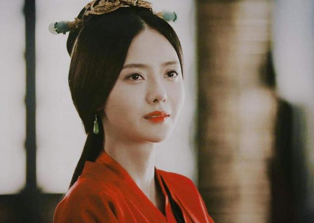 25岁女演员指控吴秀波玩弄感情,7年来一直照顾