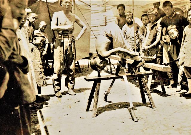 清末真实老照片:图三手艺即将失传,图六街头卖艺今已少见!