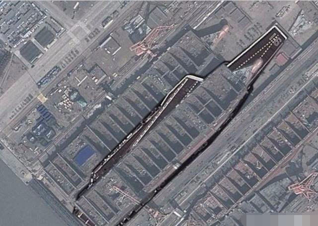 江南造船厂航母卫星照,2025年中国6艘航母 美国为了证实他们的言论,甚至还调用了卫星来查看我国的江南造船厂