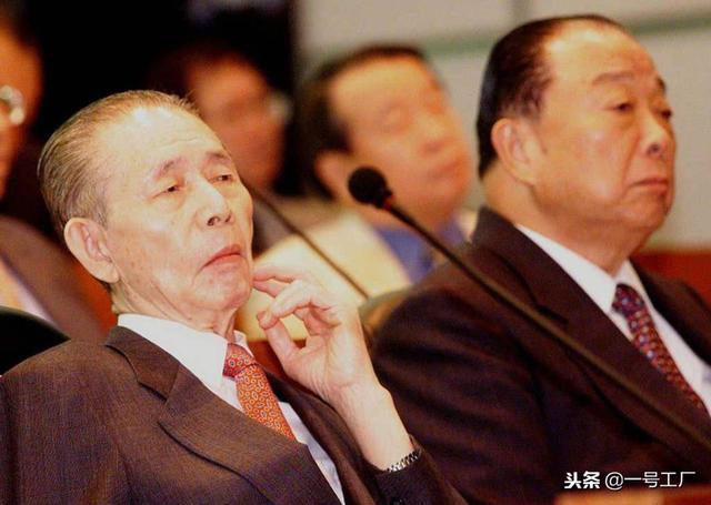 曾在酒店夜场工作，卖掉首饰帮助富豪渡过难关，后继承上千亿财产