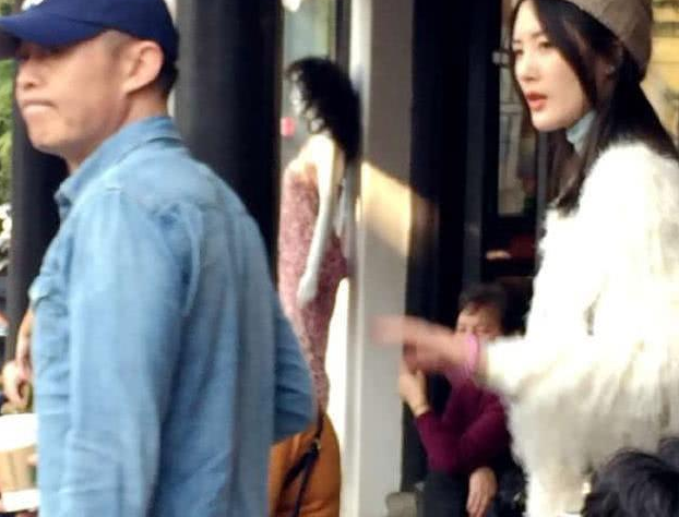侯勇的三任妻子，一个比一个貌美，网友：活成这般也无憾了