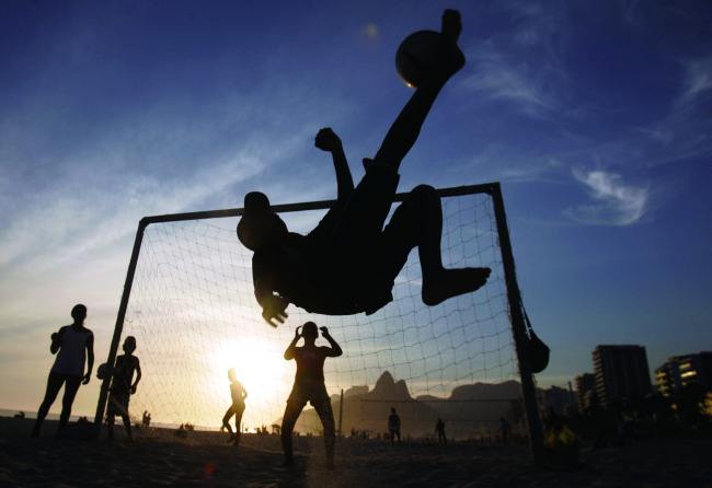 中国足球为什么这么烂?清华大学物理系教授说