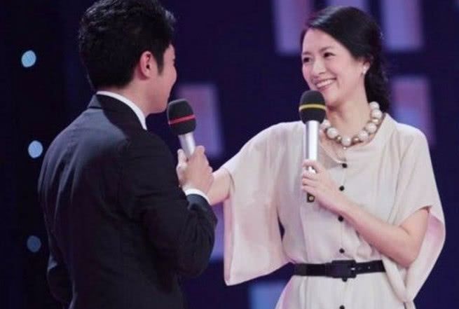 撒贝宁妹妹近照曝光，美貌不输章子怡，网友：妹妹比哥哥都高？
