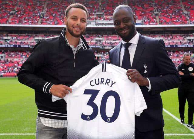 库里的爱好太广泛,足球他喜欢热刺,这球队在中