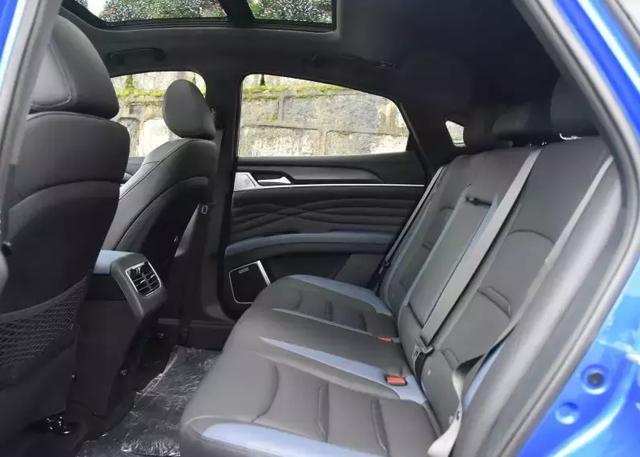 200mm的离地间隙还想谈操控?在这款轿跑SUV上找一下答案