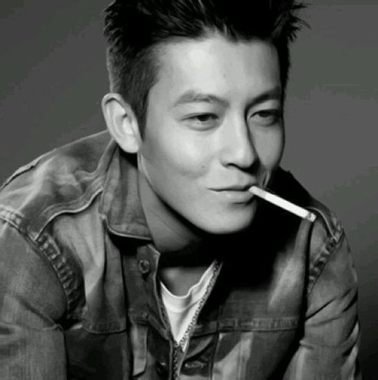 陈冠希再嘲讽吴亦凡,遭《新说唱》导演怒怼,这