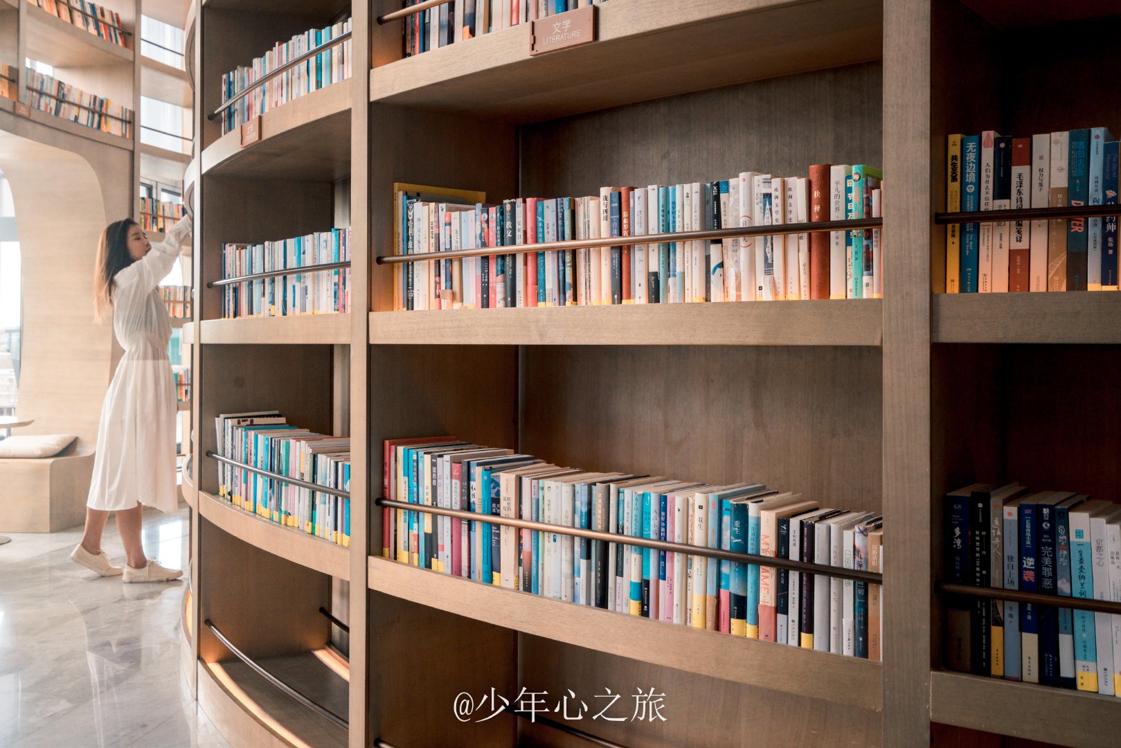 這應(yīng)該是三亞 顏值最高的書館了吧