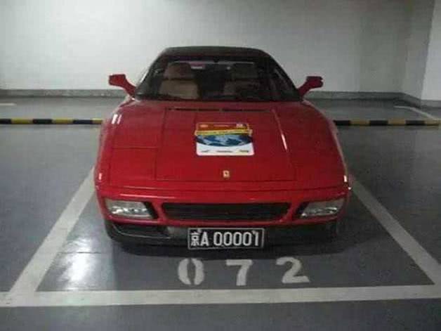 “京A00001”现身路上，看到车主那一刻，才知道啥叫低调！