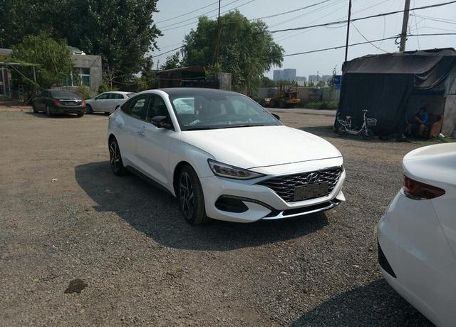 终于不再加价抢思域,这车1.6T压榨204马力,配7速双离合,卖15万