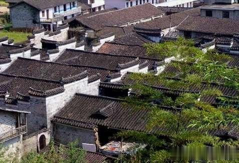 农民锄出一个烂铁牌，专家剥茧抽丝，发现一个价值15亿元绝世宝藏
