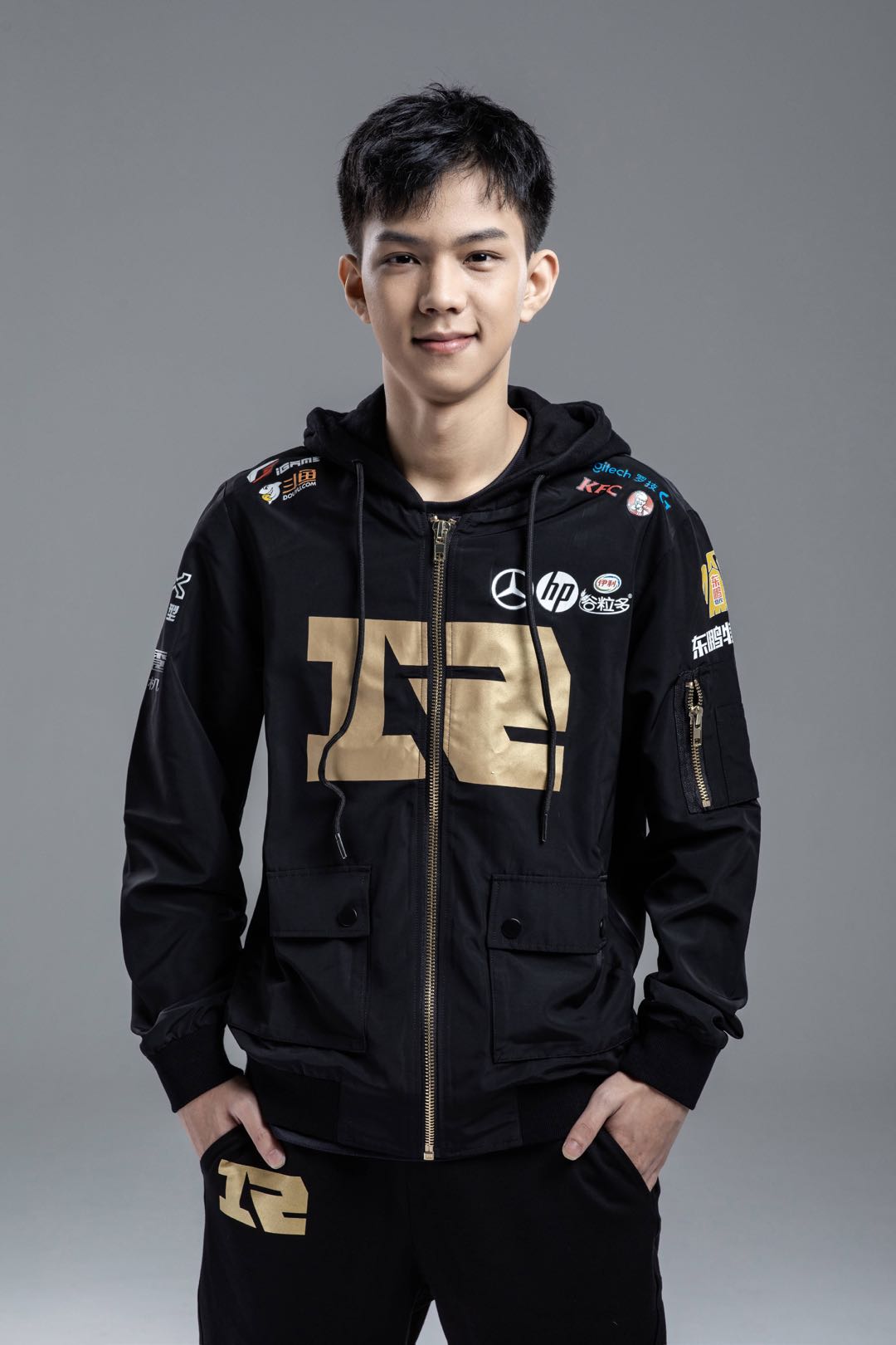 RNG新人wink招牌德莱文三杀扳平比分,解说盛