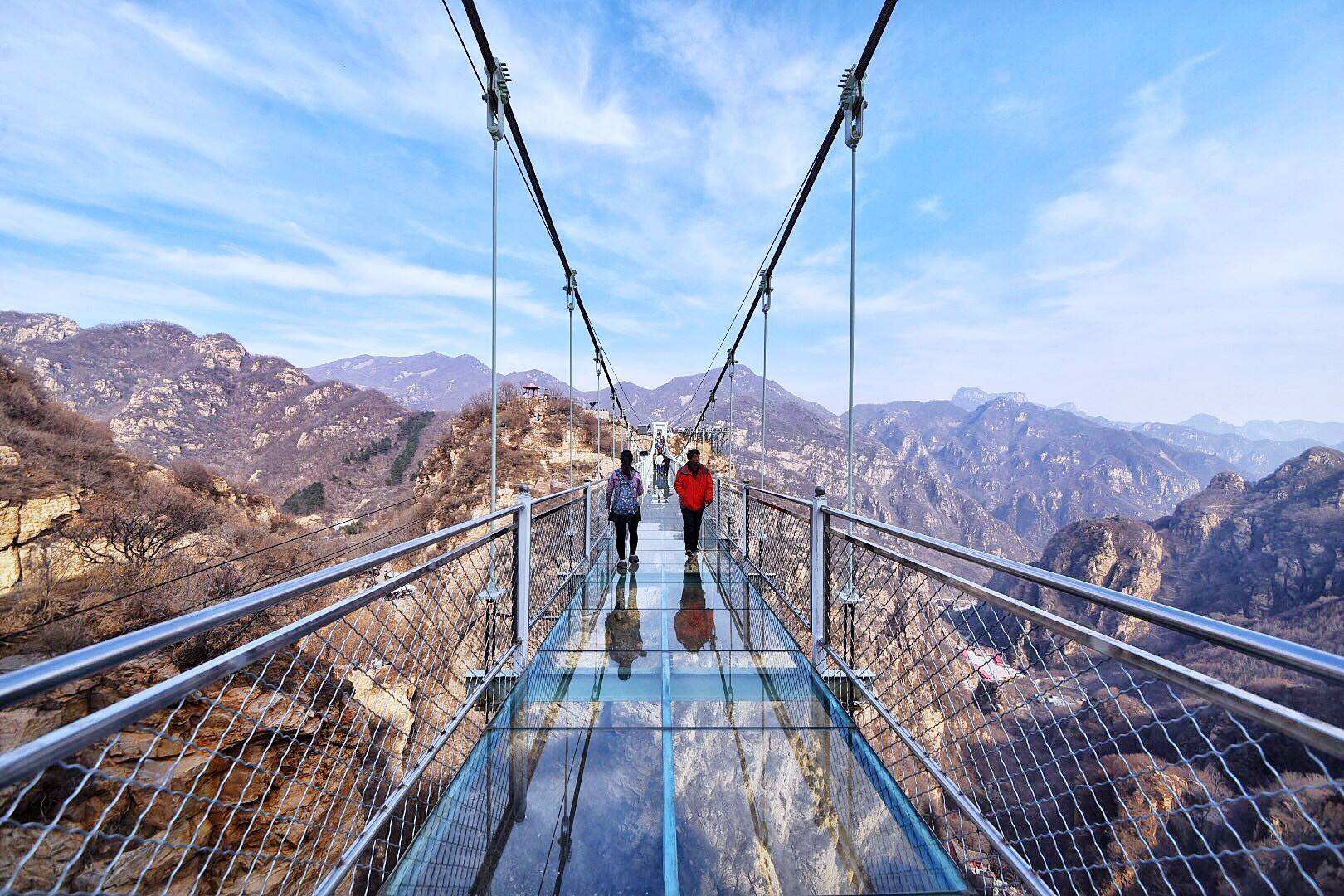 中国最恐怖的8大栈道，张家界玻璃桥竟然才第二？第一名我跪服！！