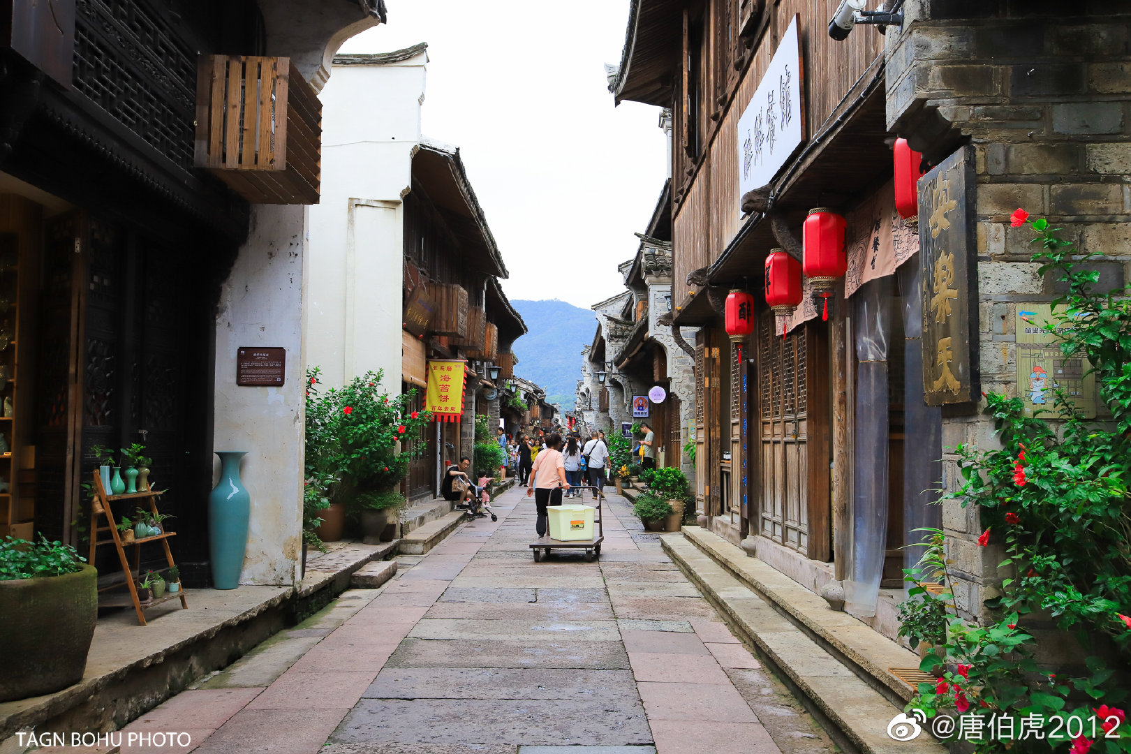 臺(tái)州府紫陽古街，位于臨海的老城區(qū)，從北向南，全長約千余米