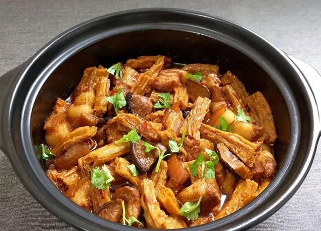 五花肉煲腐竹:酥烂入味,好吃到爆