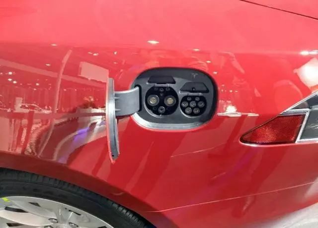 兼顾性能与续航,试驾特斯拉Model S 100D