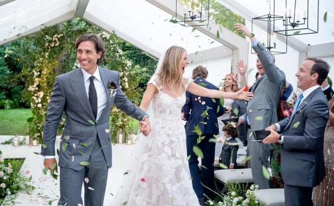 fal婚纱_动漫婚纱情侣头像(2)