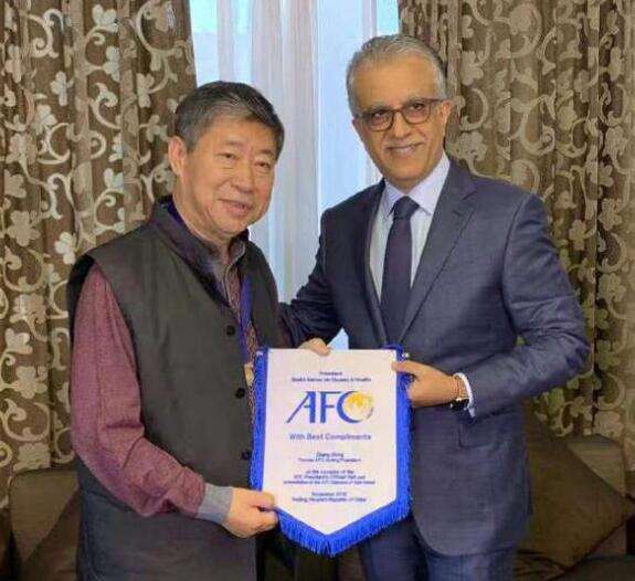 武磊闪耀中超颁奖礼 根宝寄语爱徒不忘鼓舞国