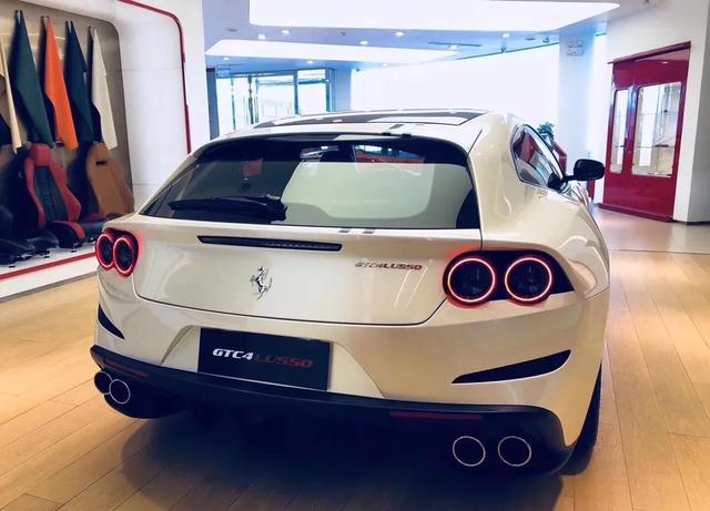 能坐四个人的法拉利，GTC4Lusso！车友：战斗气息一点也不差