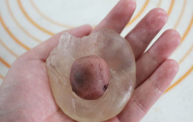 高颜值的粽子这样做,只需要一碗水晶粉,晶莹剔透入口软糯超好吃