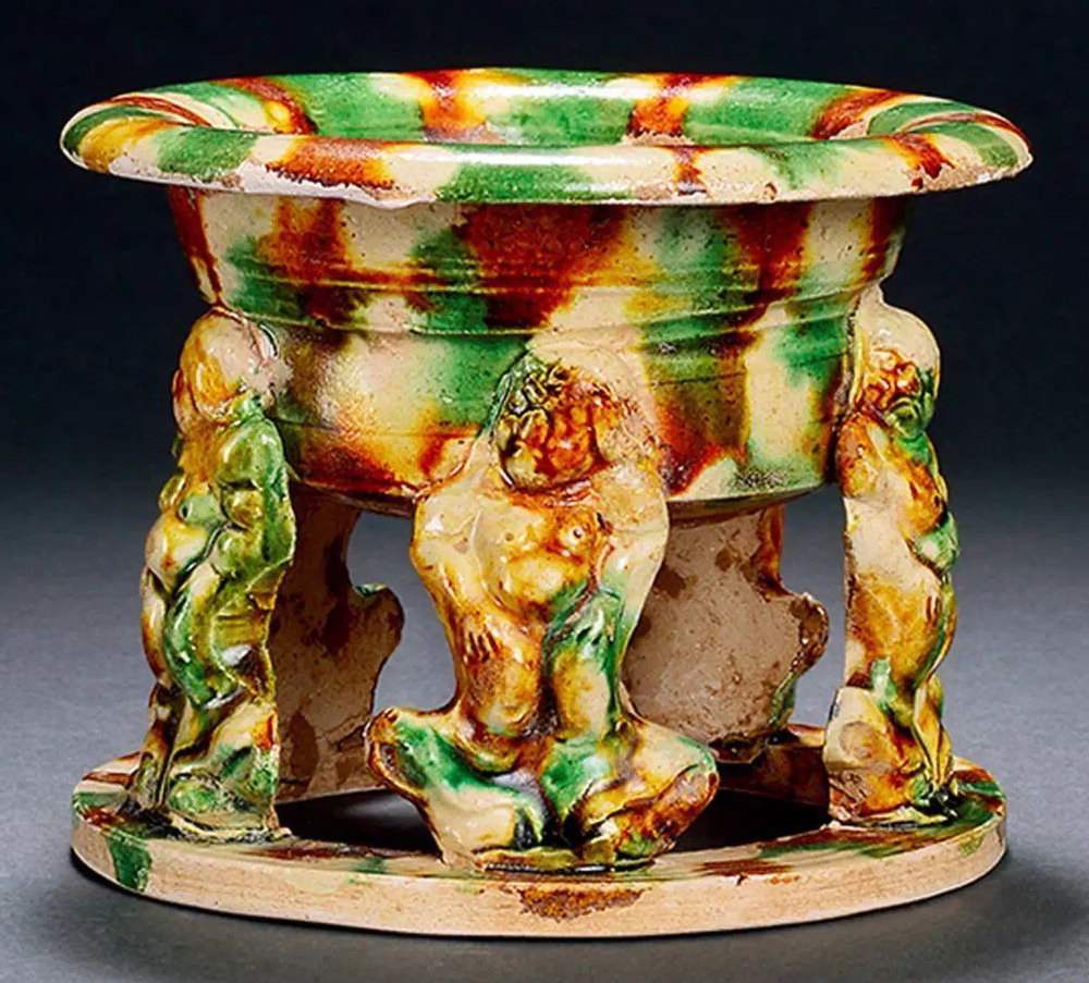 瑰丽迷人的唐三彩，唐代工匠智慧的结晶，对陶瓷发展起着重要作用