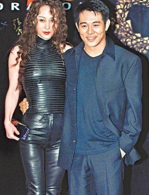 李连杰晒女儿合照,网友称李连杰前妻的女儿更漂亮