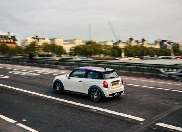 这款最强撩妹神车，1.5T却仅有102马力，车身比飞度还小却要19万